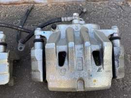 Суппорт тормозной Toyota RAV4 50 XA50 2018-2023 Перед. 